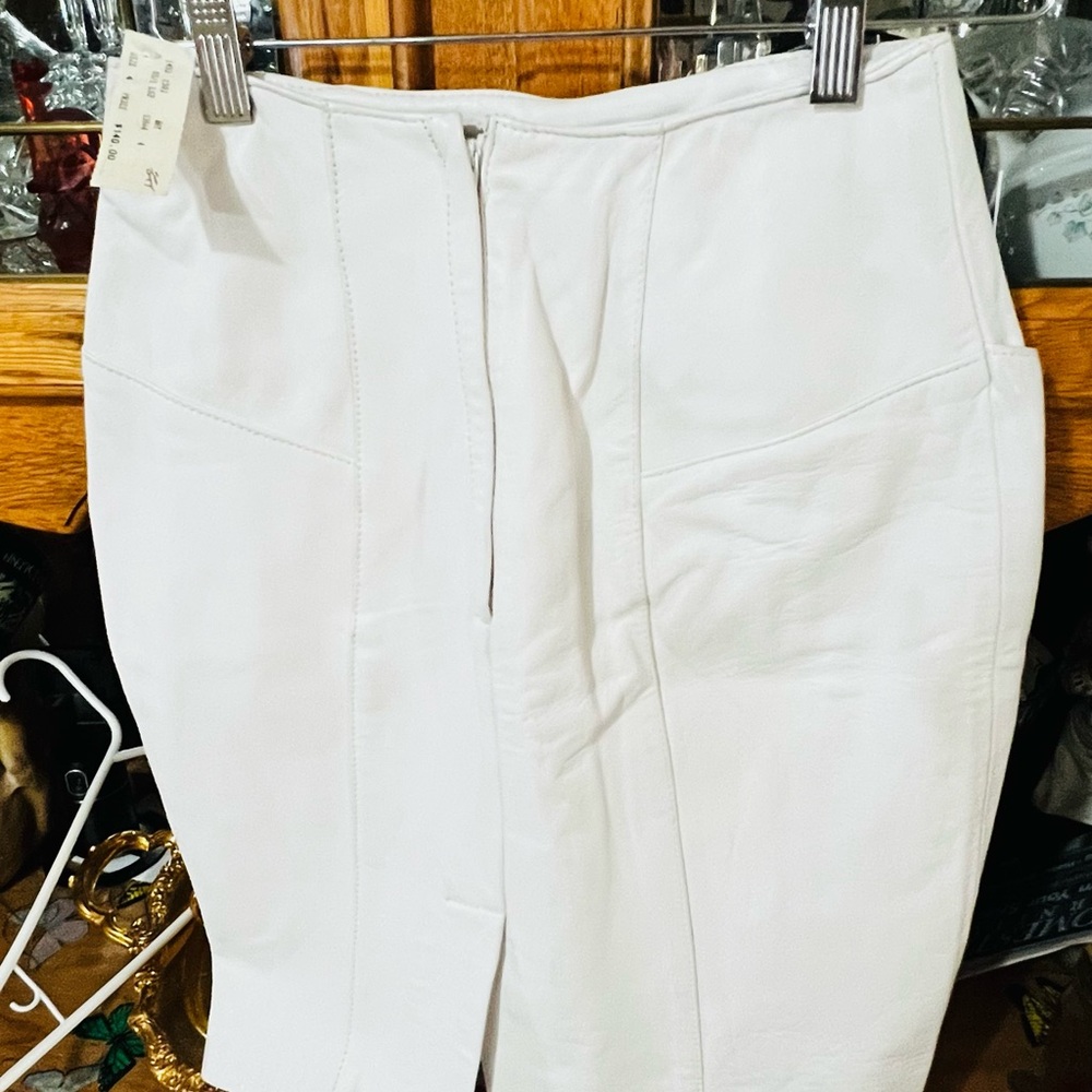 Elegant White Mini Skirt